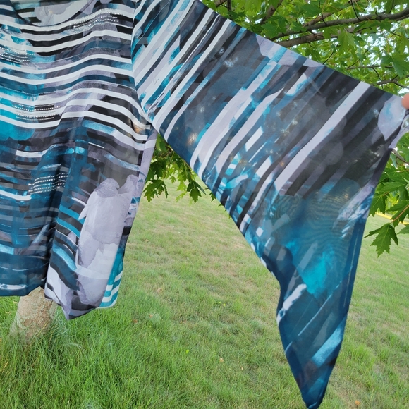 Alfani Medium multi Aqua pattern flutter sleeve mesh chiffon lined blouse - Picture 2 of 7